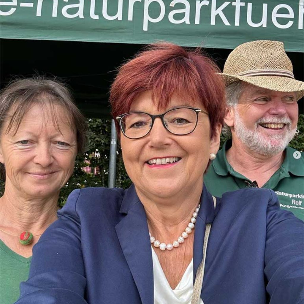 Dr. Inge Gräßle zu Besuch auf dem Naturparkmarkt Ruppertshofen